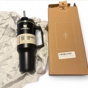 STANLEY BRAND NEW IN BOX 40 OZ TUMBLER COLOR BLACK GLOW